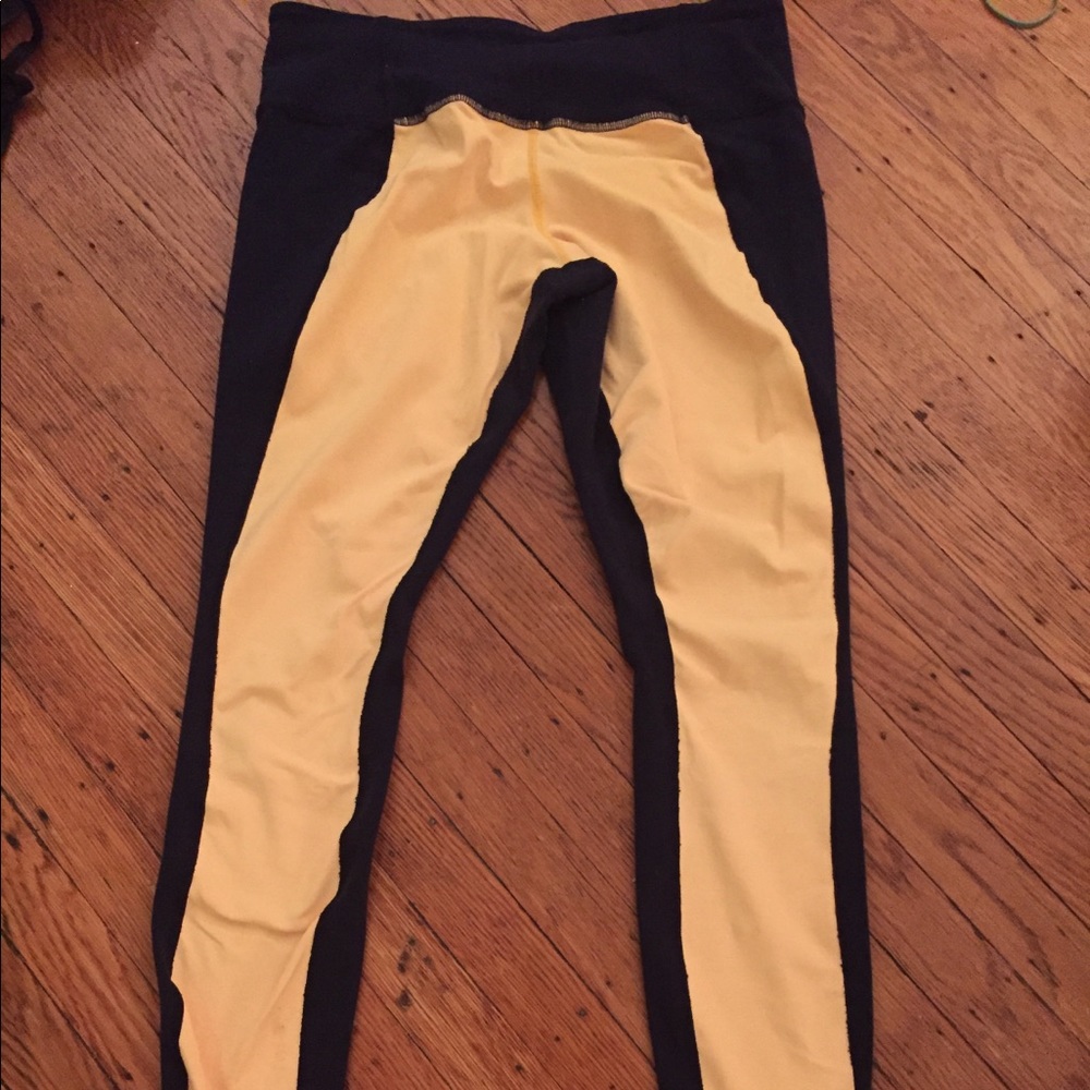Rare lululemon navy and gold wonder unders size 10